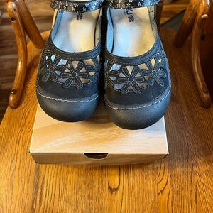 Wildflowers Mary Jane Shoes …JBU By~ JAMBU
